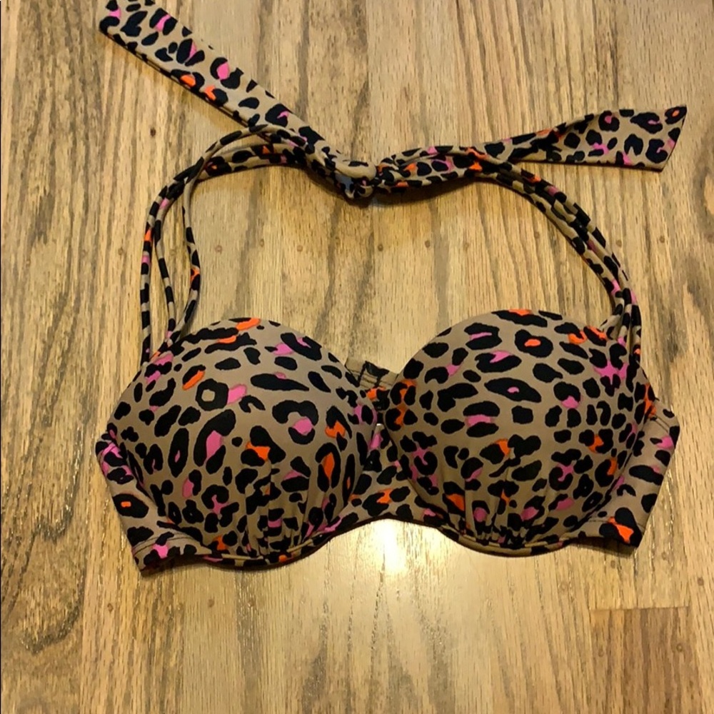 Leopard print medium bikini top